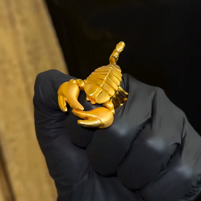 Helloice Scorpion Ring in Gold