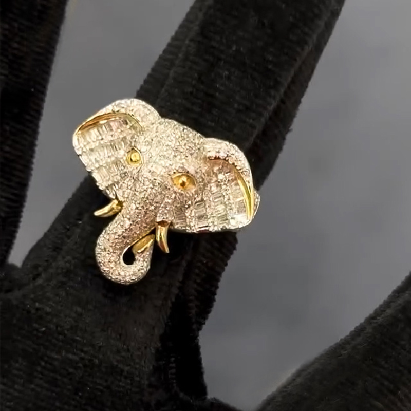 Helloice Elephant Ring in Gold
