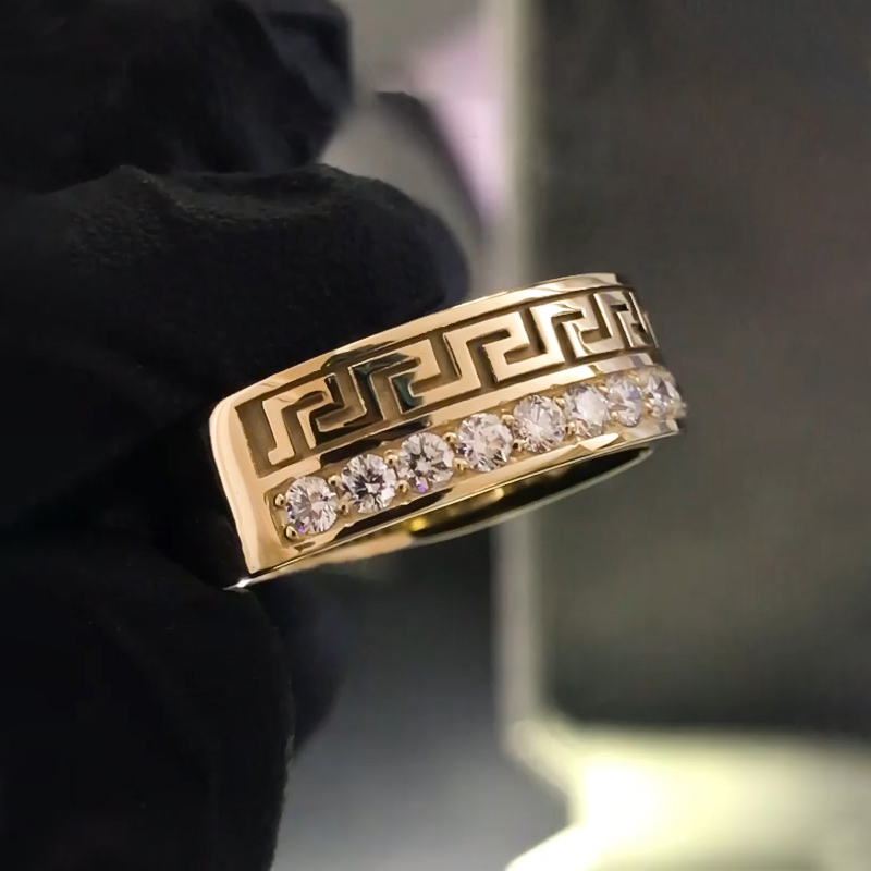 Helloice Iced Meander Band Ring